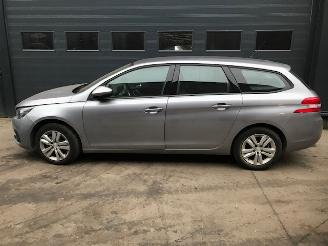 Peugeot 308 SW (L4/L9/LC/LJ/LR) Combi 5-drs 2014 1.2 12V e-THP PureTech 110 Combi/o  Benzine 1.199cc 81kW picture 3