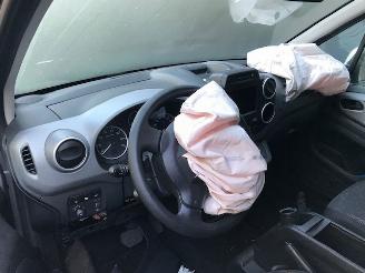 Peugeot Partner Tepee Tepee (7A/B/C/D/E/F/G/J/P/S) MPV 2018 1.6 BlueHDi 100 MPV  Diesel 1.560cc 73kW picture 16