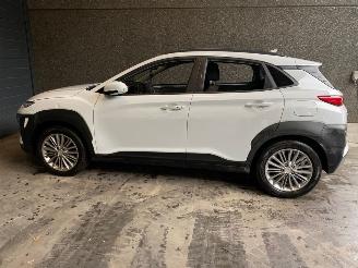 Hyundai Kona SUV 2020 1.0 T-GDI 12V SUV  Benzine 998cc 88kW (120pk) FWD picture 3