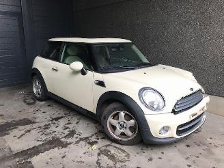 Auto da rottamare Mini Cooper (R56) Hatchback 2006 / 2013 1.6 Cooper D 16V Hatchback  Diesel 1.598cc 82kW (111pk) FWD 2011/1