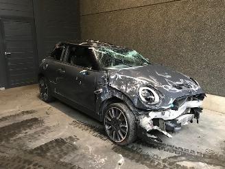 Auto da rottamare Mini Cooper S 3-Drs (F56) Hatchback 2015 2.0 16V Cooper S Hatchback 2Dr Benzine 1.998cc 141kW (192pk) FWD 2015/10