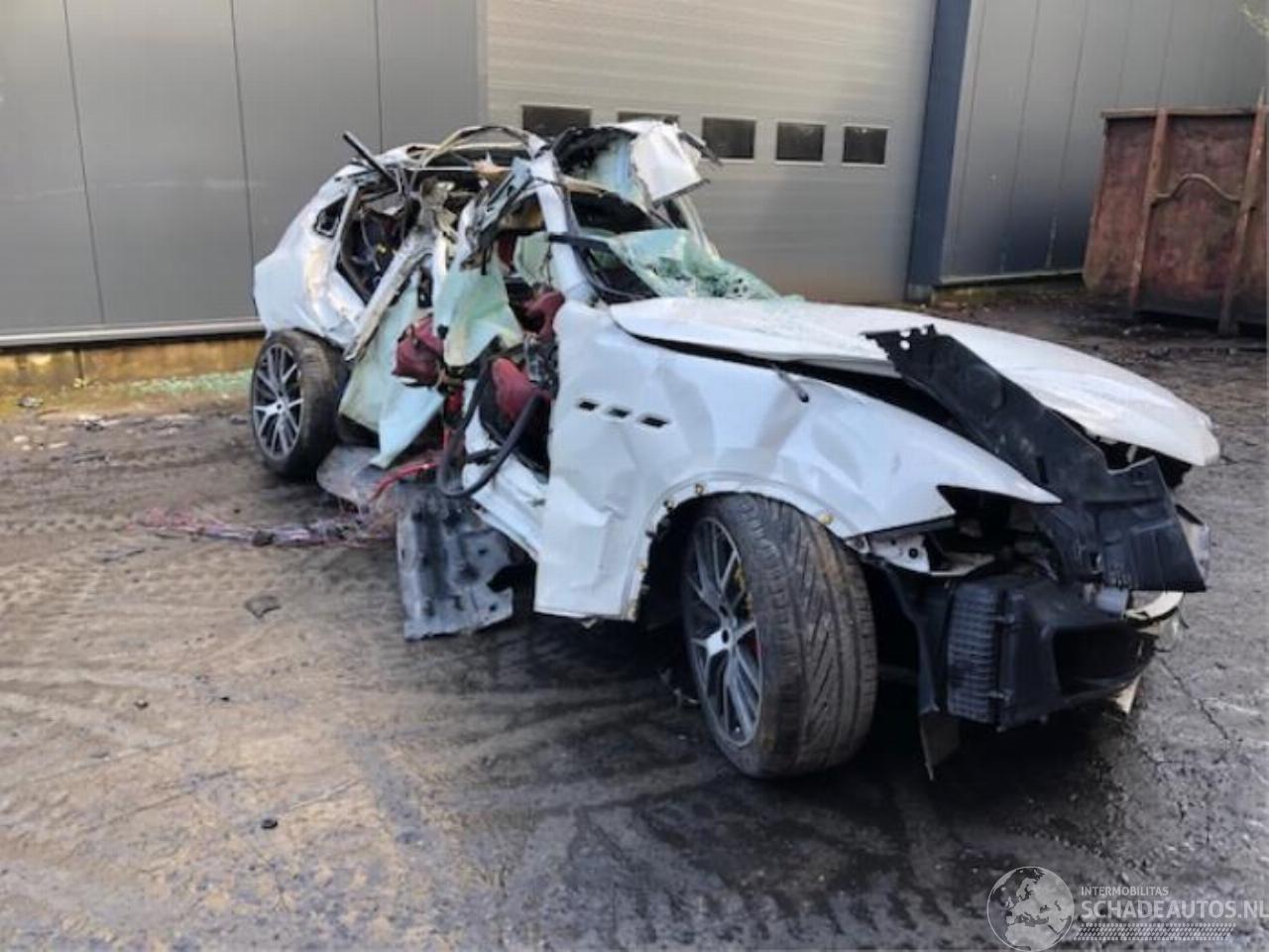 Maserati Levante Levante, SUV, 2016 3.0 Biturbo V6 AWD 24V