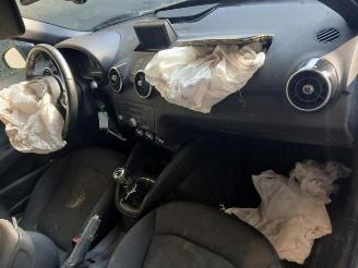 Audi A1 A1 Sportback (8XA/8XF), Hatchback 5-drs, 2011 / 2018 1.6 TDI 16V picture 19