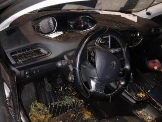 Peugeot 308 308 SW (L4/L9/LC/LJ/LR), Combi 5-drs, 2014 / 2021 1.2 12V e-THP PureTech 110 picture 12