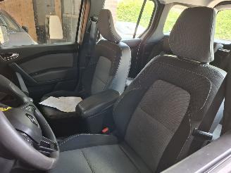 Renault Kangoo 1300 tce Luxe  5persoons 27000km rijdend incl btw NL kenteken picture 17