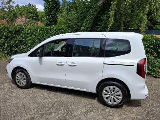 Renault Kangoo 1300 tce Luxe  5persoons 27000km rijdend incl btw NL kenteken picture 3