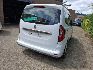 Renault Kangoo 1300 tce Luxe  5persoons 27000km rijdend incl btw NL kenteken picture 6