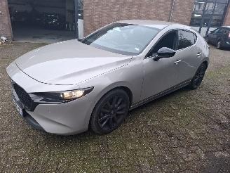 Unfallwagen Mazda 3 New mazda 3 2.5 hybride  rijdbaar  1 spatbord spuiten vv 2025/4