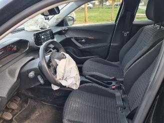 Peugeot 2008 Puretech 100 Active pack picture 14