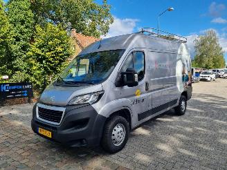 krockskadad bil bedrijf Peugeot Boxer BlueHDI 140 L2 H2 2022/5