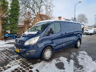 Vaurioauto  passenger cars Ford Transit Custom 2.2 Tdci 114KW L2 2013/11