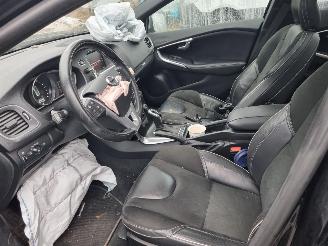 Volvo V-40 T3 Aut. Rdesign Pano picture 14