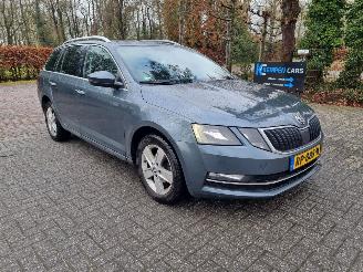 krockskadad bil auto Skoda Octavia 1.6 TDI Navi Stoelverw. 2018/6