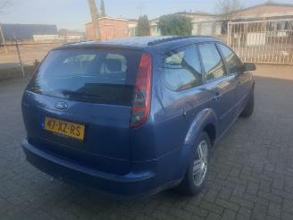 Ford Focus 1.6 ghia picture 4