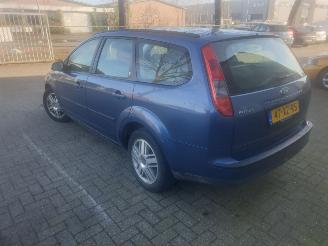 Ford Focus 1.6 ghia picture 3