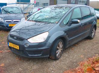 krockskadad bil auto Ford S-Max  2006/9