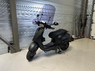 damaged scooters Vespa  SPRINT S CUSTOM MADE | LED MATRIX FULL OPTIONS MET BEUGELS 2023/8