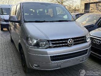 Schadeauto Volkswagen Caravelle 2.0 TDI AUTOMAAT / CLIMATE / PDC / 2015/5