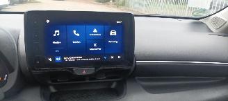 Toyota Yaris Hybrid Black& White Team Full-Led Climatecontrol CruiseControl Stoelverwarming Dab Apple CarPlay Achteruitrijcamera automatische dimmende binnenspiegel Stuurwiel met verwarming  Privacyglas Keyless entry picture 22