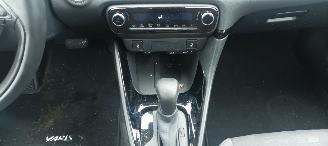 Toyota Yaris Hybrid Black& White Team Full-Led Climatecontrol CruiseControl Stoelverwarming Dab Apple CarPlay Achteruitrijcamera automatische dimmende binnenspiegel Stuurwiel met verwarming  Privacyglas Keyless entry picture 21