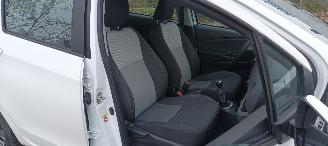 Toyota Yaris Bj:10-2017 Facelift 1.5-Benzine 111pk Touchscreen met Camera Lichtautomaat Drivelane assistent Leren multi stuurwiel Stoelverwarming picture 22