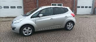 Kia Venga Bj:08-2013 1.6 Benzine Automaat Climatecontrol 4xElek ramen Elektrische-spiegels met verwarming Stoelverwarming Lichtautomaat Privacyglas armsteun voor en achter Keyless entry Parkeersensoren achter Trekhaak Mistlampen picture 8