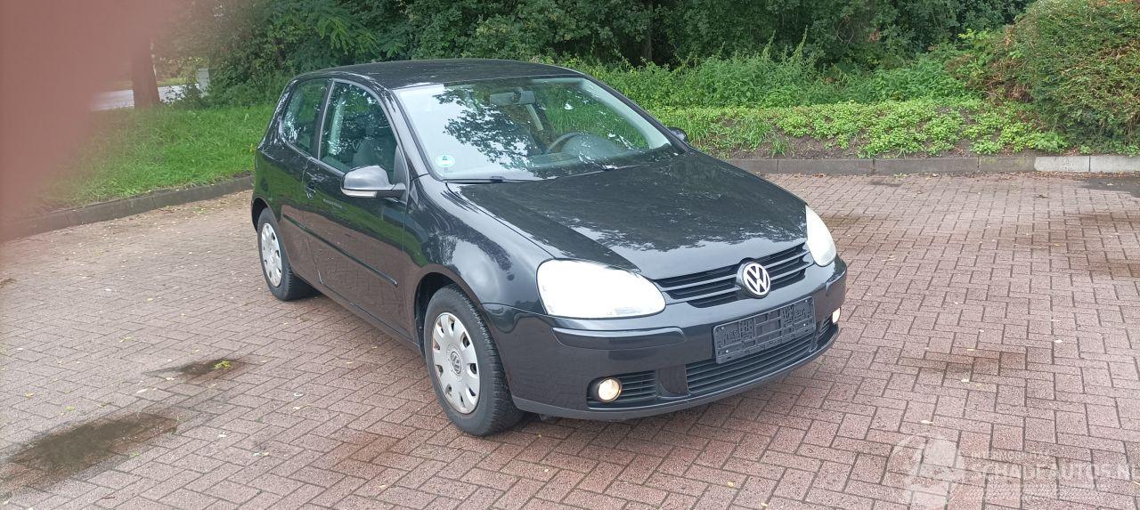 Volkswagen Golf Bj:12-2006 1.4-Benzine 80pk Climatecontrol CruiseControl Leren-Stuurwiel armsteun elek-ramen elektrische Spiegel Centrale vergrendeling met afstandsbediening mistlampen Parkeersensoren afneembare trekhaak Metallic lak