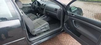 Volkswagen Golf Bj:12-2006 1.4-Benzine 80pk Climatecontrol CruiseControl Leren-Stuurwiel armsteun elek-ramen elektrische Spiegel Centrale vergrendeling met afstandsbediening mistlampen Parkeersensoren afneembare trekhaak Metallic lak picture 15