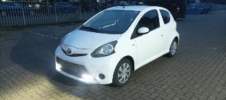 Unfallwagen Toyota Aygo Bj:09-2013 1.0-VVT-i Navi Airco Led Elektrische ramen Centrale vergrendeling met afstandsbediening 2013/9