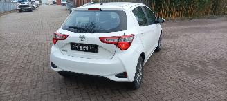 Toyota Yaris 1.5-Benzine 112pk 6-versn Airconditioning stoelverwarming Multicolor Touchscreen Display Achteruitrijcamera picture 7