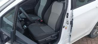 Toyota Yaris 1.5-Benzine 112pk 6-versn Airconditioning stoelverwarming Multicolor Touchscreen Display Achteruitrijcamera picture 17