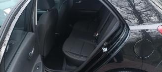Kia Rio 1.4-DOHC Automatik Navi Climatecontrol Stoelverwarming Lichtautomaat Regensensor Led-Koplampen 4xelek ramen Elektrische-spiegels met verwarming Privacyglas Achteruitrijcamera Mistlampen 16-inch Kia velgen picture 19