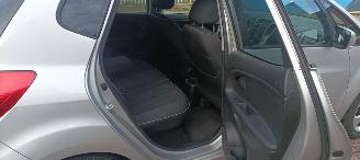 Kia Venga 1.6-DOHC Automatik Climatecontrol Stoelverwarming Lichtautomaat Privacyglas armsteun voor en achter 4xelek ramen Elektrische-spiegels met inklap stand Parkeersensoren Keyless-entry Mistlampen 16-inch Kia velgen picture 14