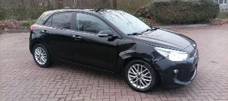 krockskadad bil auto Kia Rio Dream-Team 1.4 Benzine Automaat Navigatie Climatecontrol Stoelverwarming Lichtautomaat Privacyglas Stuurwiel met verwarming Achteruitrijcamera 2019/11