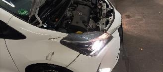 Toyota Yaris 1.5-Dual VVT-I 111pk 6-Versn Airconditioning stoelverwarming Multicolor Touchscreen Display met navi voorbereiding Achteruitrijcamera Mistlampen Toyota velgen Drivelane assistent Licht assistent picture 12