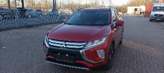 Schadeauto Mitsubishi Eclipse Cross 1.5-benzine Automaat 162pk Diamant uitvoering Climatecontrol CruiseControl Stoelverwarming Dab audio systeem Lichtautomaat Privacyglas led verlichting afneembare trekhaak 2019/5