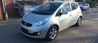 Schadeauto Kia Venga Bj: 8-2013 1.6 Automatik Climatecontrol Keyless-entry Stoelverwarming Lichtautomaat Privacyglas leren stuurwiel armsteun voor en achter Trekhaak Parkeersensoren mistlampen 16 inch velgen 2013/8