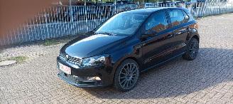 Unfallwagen Volkswagen Polo Bj 3-2016 1.4 TDI euro6 Climatecontrol Stoelverwarming Regensensor leren stuurwiel mistlampen Elektrische ramen Elektrische-spiegels met verwarming Metallic Lak 18-inch velgen 2016/3