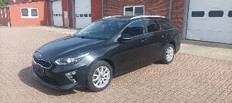 Auto incidentate Kia Ceed Bj:09-2018 1.6 CRDI 136pk Full-Led Navigatie Leder Memory Sportstoelen Blindspot systeem JBL Sound Elektrische achterklep 2018/9