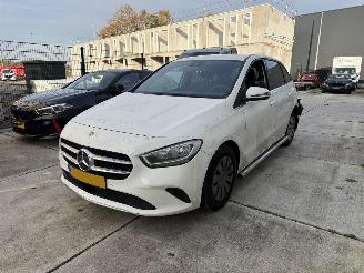 Schadeauto Mercedes B-klasse 200d Advantage 150PK - AUTOMAAT - CAMERA 2021/4