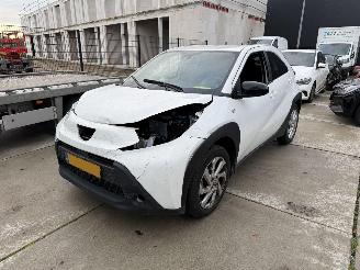 Schadeauto Toyota Aygo X 1.0 VVT-i  First AUTOMAAT -NAVI-CAMERA-LED 2022/12