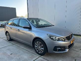 damaged passenger cars Peugeot 308 1.2 PureTech GT AUTOMAAT-GLAZENDAK-NAVI-CAMERA 2020/8