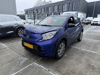 Schadeauto Toyota Aygo X 1.0 VVT-i MT PLAY -AIRCO-PDC 2025/9