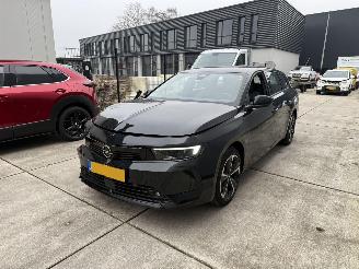 Coche accidentado Opel Astra Sports Tourer 1.6 Hybrid Level2 PHEV 2023/10