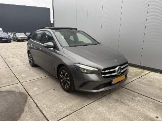 Schadeauto Mercedes B-klasse 180 Business Sloution -LEDER-NAVI-CAMERA-PANO-PDC 2019/5