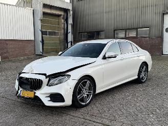 Damaged car Mercedes E-klasse 220D 194Pk AMG Pakket Ambition Sfeerverlichting 2016/8