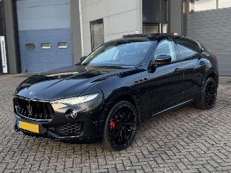 Damaged car Maserati Levante 3.0 V6 D AWD Pano Harman Kardon 2017/1