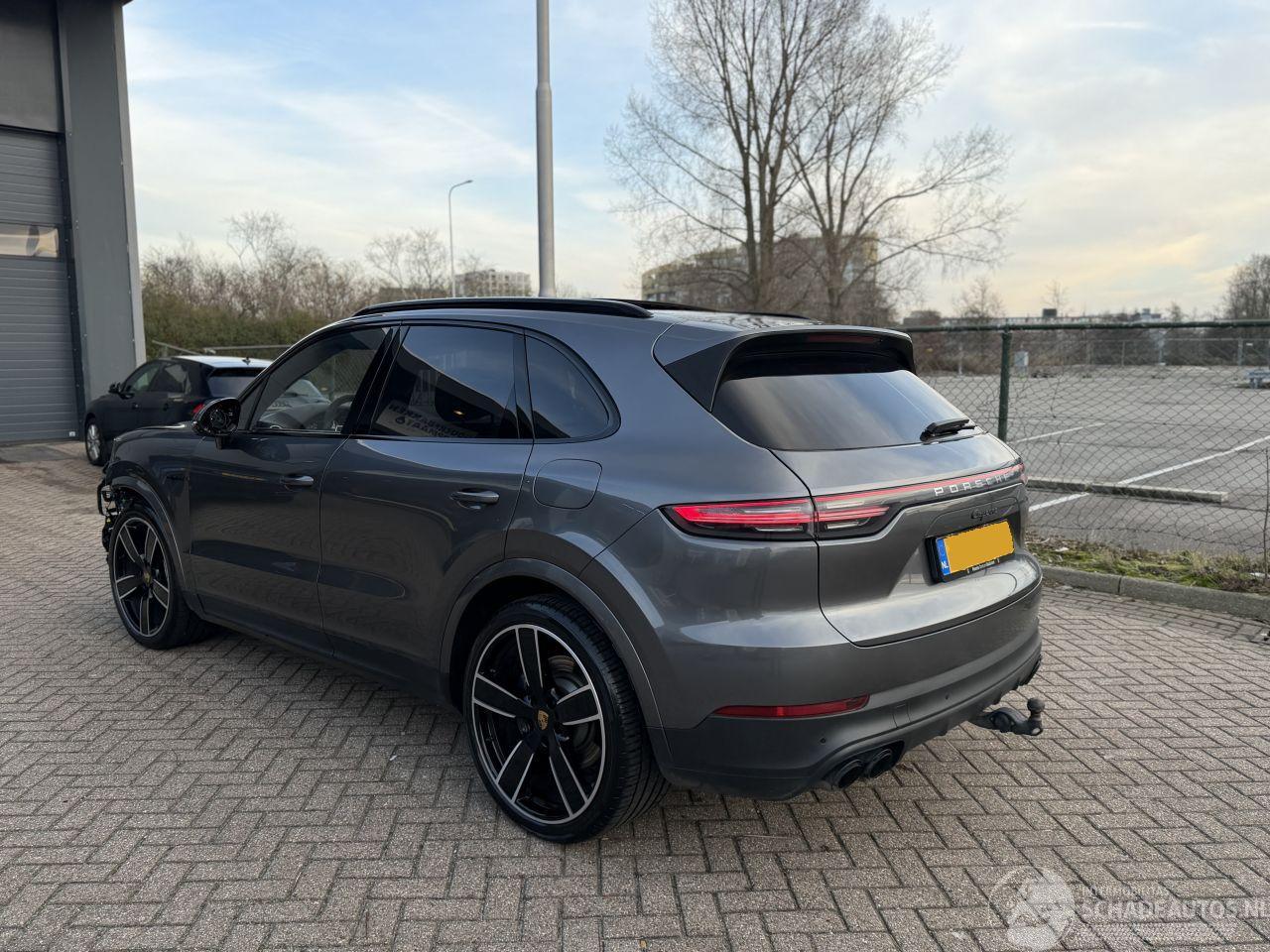 Porsche Cayenne 3.0 E-HYBRID 422Pk Pano Softclose Bose 360Camera Head-Up