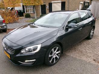 krockskadad bil auto Volvo V-60 2.4 D6 AWD PLUG-IN HYBRID SUMMUM 2013/9