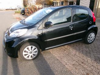 Schadeauto Peugeot 107 1.0-12V BLACK EN SILVER  AIRCO 5 DEURS 2011/11